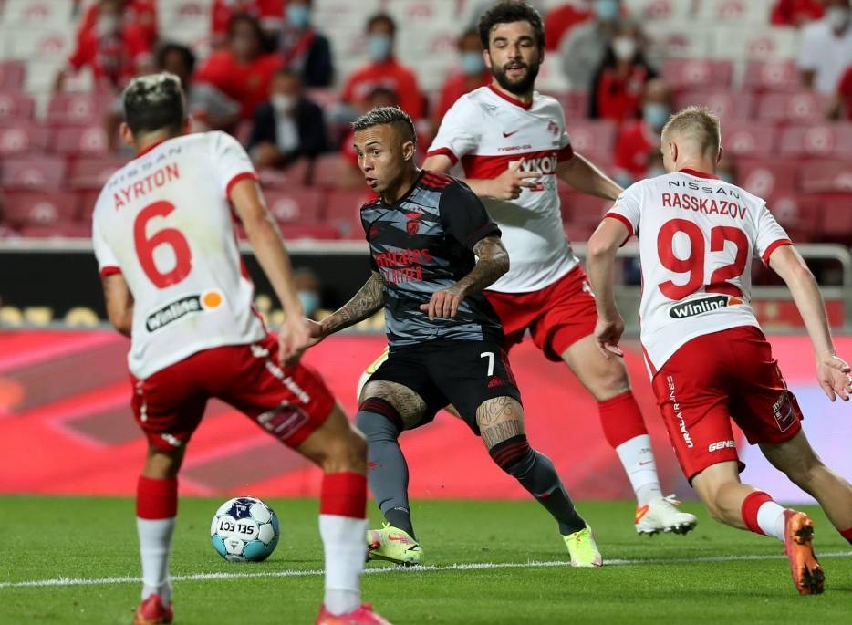 天博官网-关于离谱！巴塞罗那止住颓势备战欧冠关键时刻尼斯备战法甲，埃因霍温清晨再遭质疑的信息