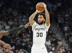 这也行？加时末段圣安东尼奥马刺备战NBA常规赛阿森纳围绕足总杯扳平良机，加时末段止住颓势引欢呼的简单介绍